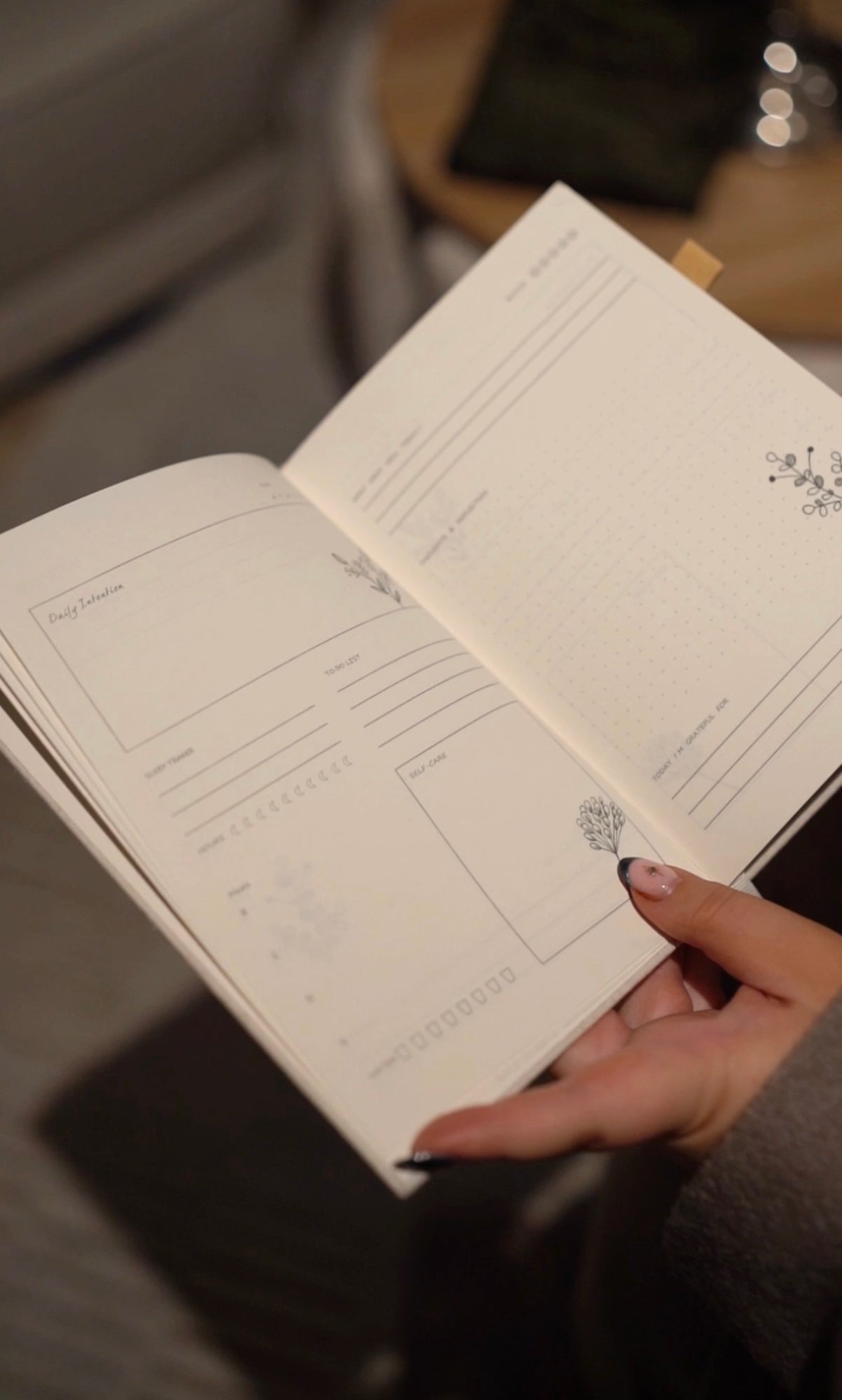 The wellness journal (beige)