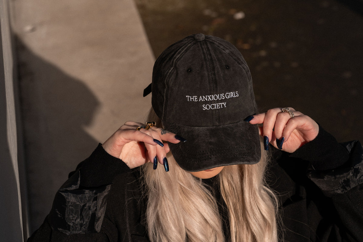 ‘The Anxious Girls Society’ baseball hat in black